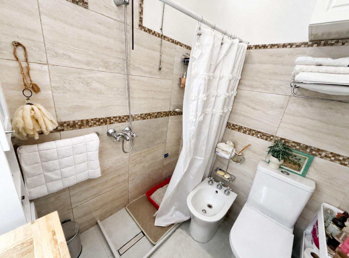 Foto de Casa 3 ambientes - Berazategui, Parrilla + cochera, imagen 5