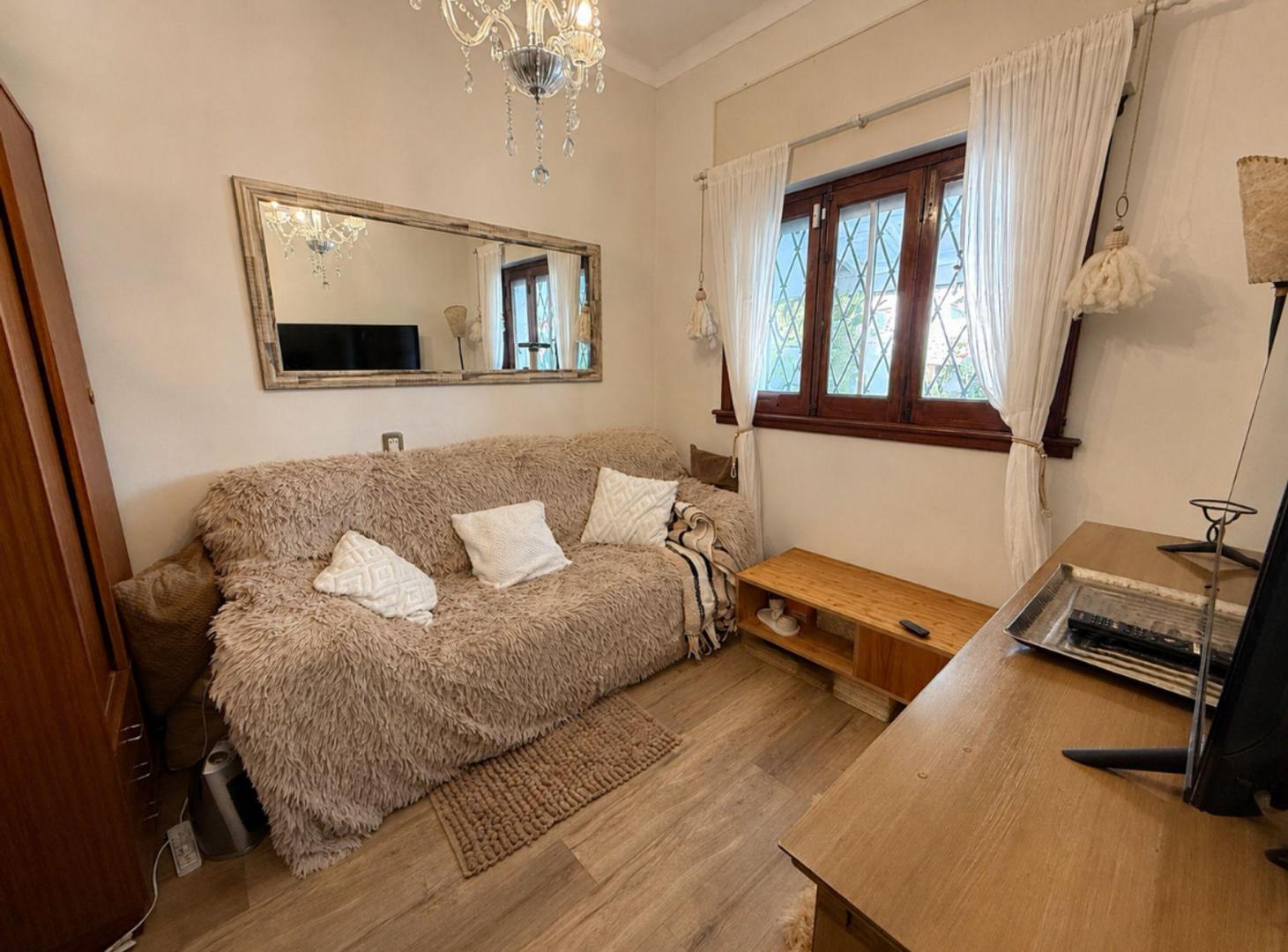Foto de Casa 3 ambientes - Berazategui, Parrilla + cochera, imagen 3