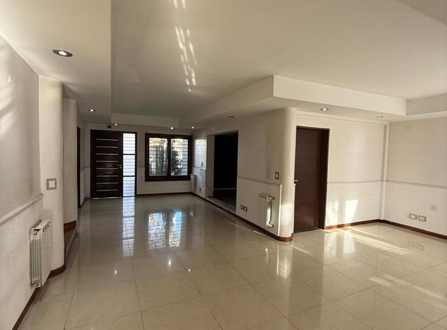 Foto de ALQUILER CASA 7 AMB - COCHERA,JARDIN Y QUINCHO, imagen 3