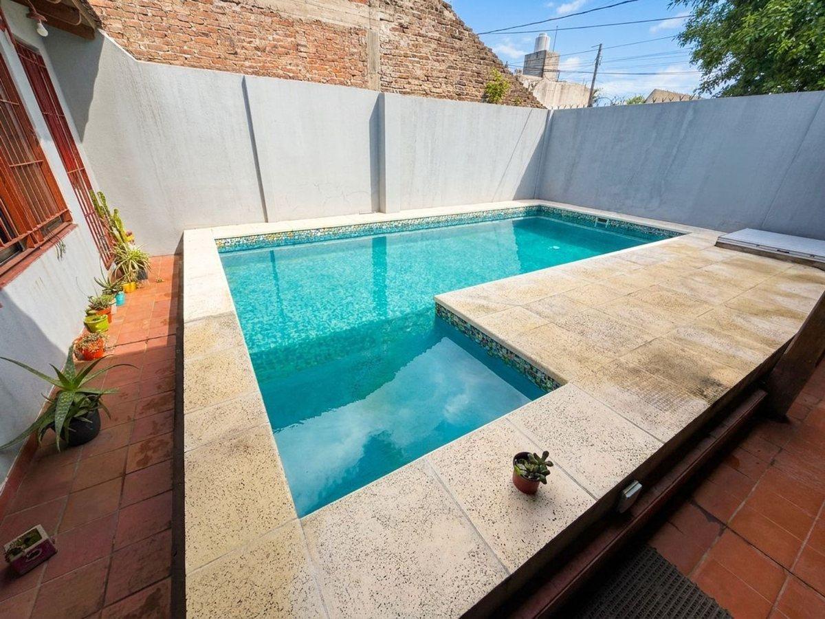 Foto de Casa en Venta 4 ambientes con pileta / Wilde, imagen 2