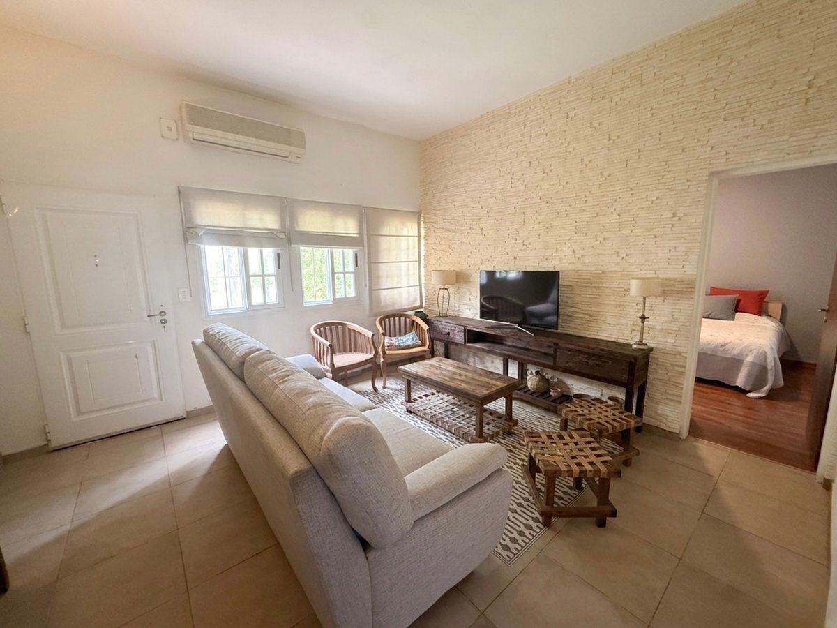 Foto de Venta casa con jardin cochera 3 ambientes Bernal., imagen 3