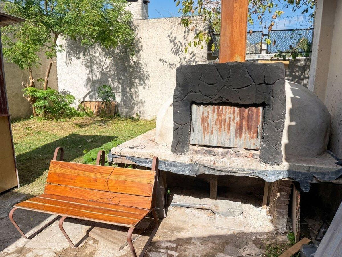 Foto de VENTA DE CASA CON LOCAL EN QUILMES, imagen 4