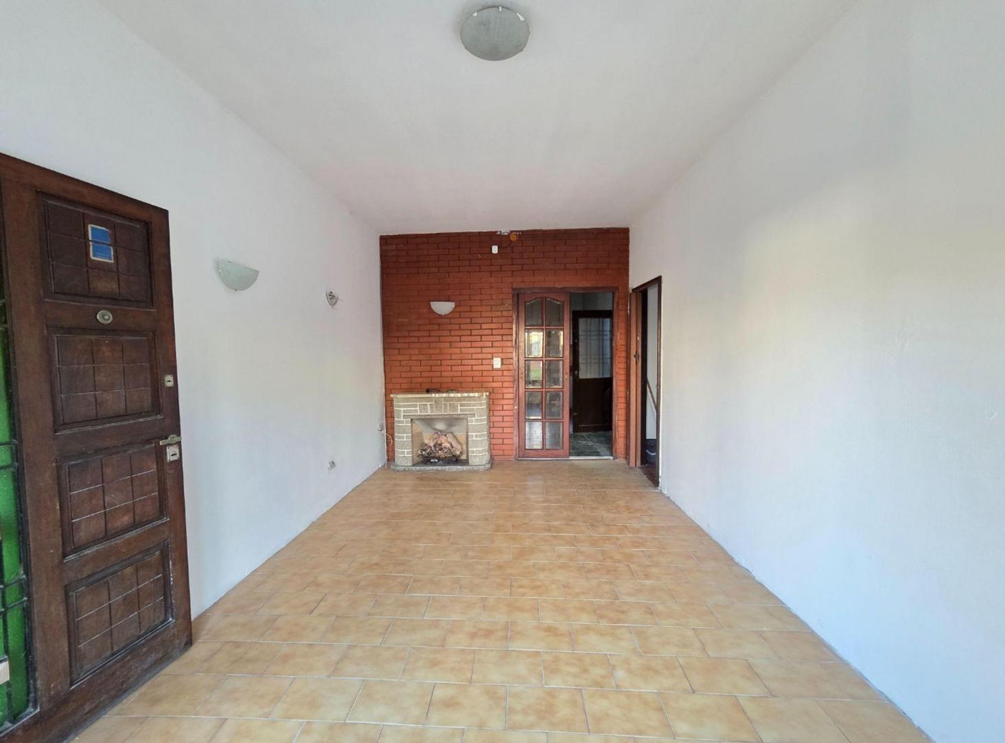 Foto de ALQUILER CASA 3 AMBIENTES CON COCHERA BERNAL OESTE, imagen 3