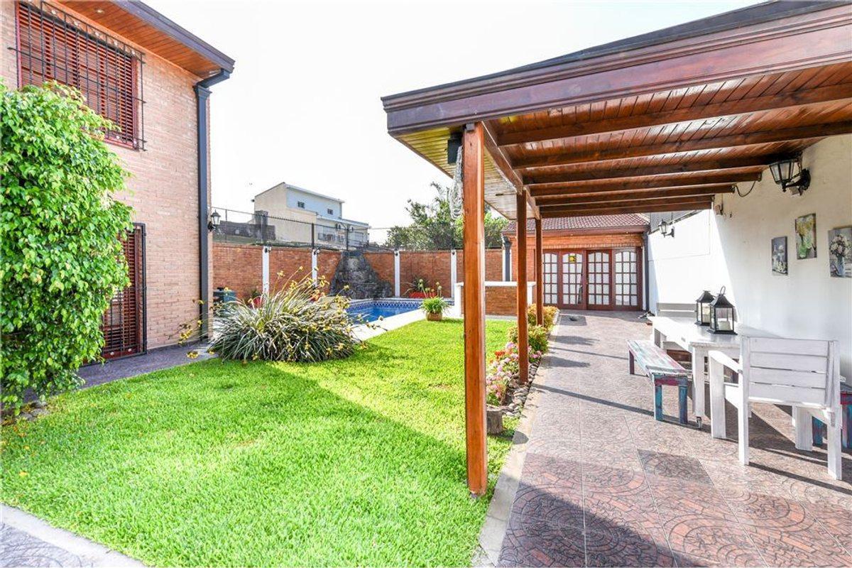 Foto de Casa en venta Bernal. Pileta. Parque, imagen 5
