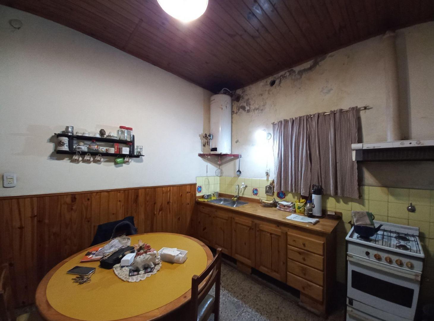 Foto de VENTA CASA 3 AMB A RECICLAR- MORENO 1266 QUILMES, imagen 1