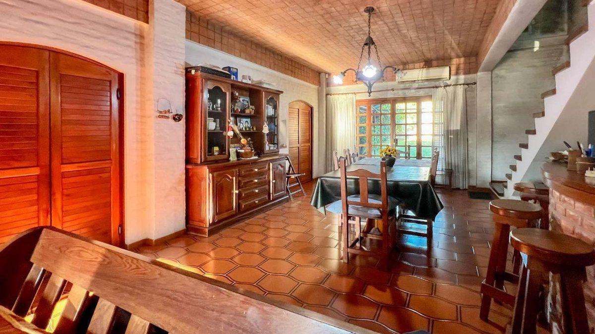 Foto de VENTA CASA 6 AMBIENTES BERNAL CON COCHERA JARDIN, imagen 4