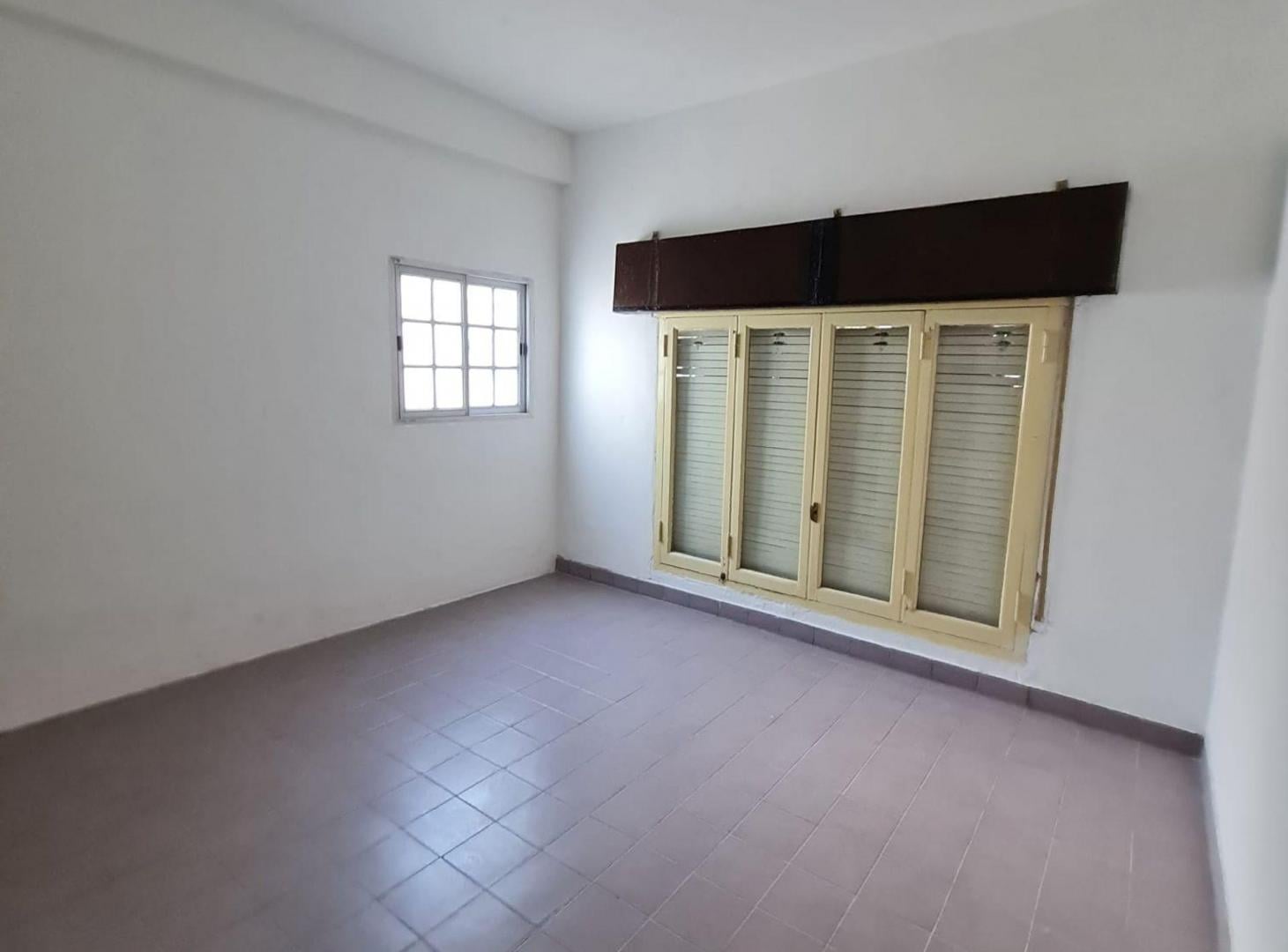 Foto de VENTA CASA 4 AMBIENTES MAS LOCAL FLORENCIO VARELA, imagen 3