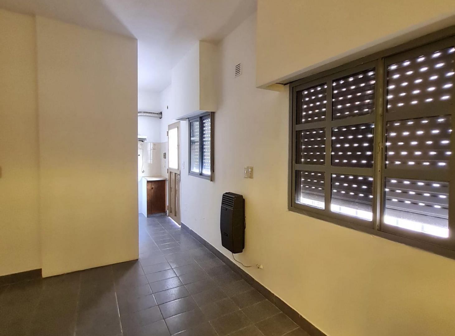 Foto de VENTA CASA 4 AMBIENTES MAS LOCAL FLORENCIO VARELA, imagen 5