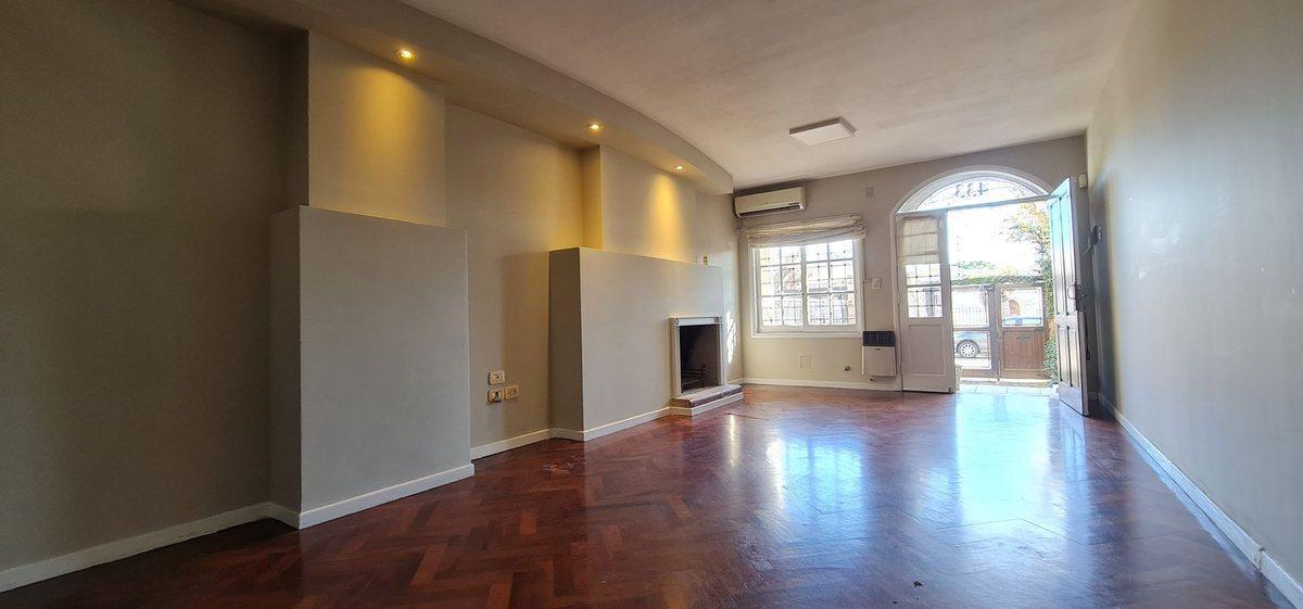 Foto de VENTA CASA TIPO TRIPLEX 4 AMBIENTES QUILMES CENTRO, imagen 2
