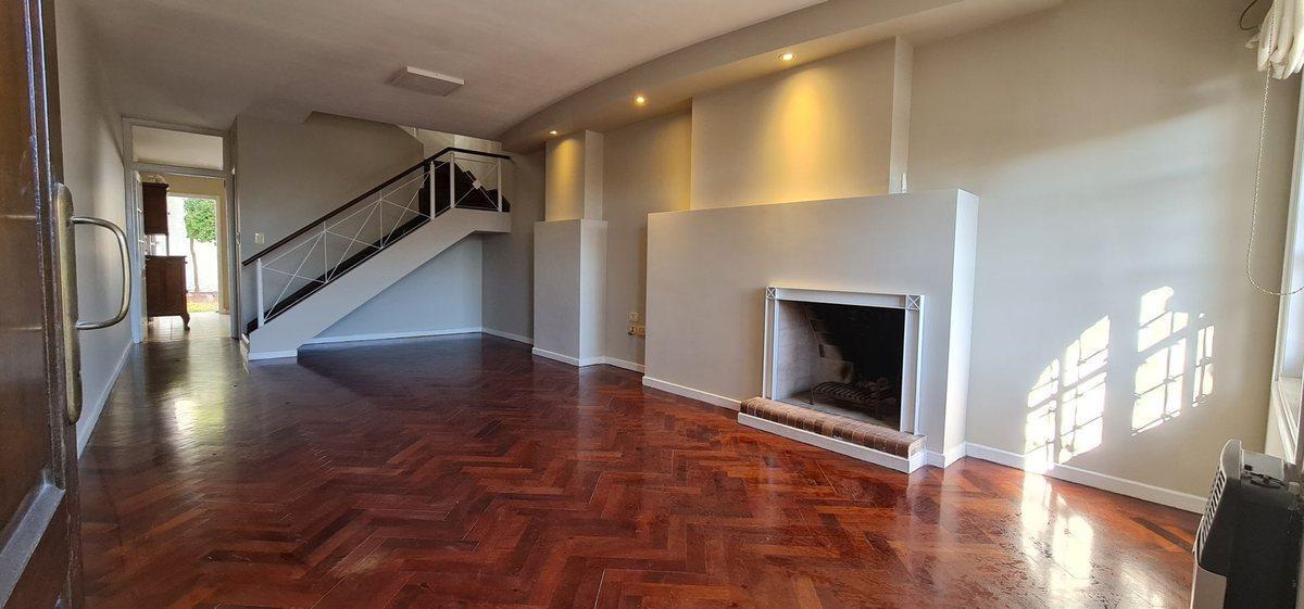 Foto de VENTA CASA TIPO TRIPLEX 4 AMBIENTES QUILMES CENTRO, imagen 1