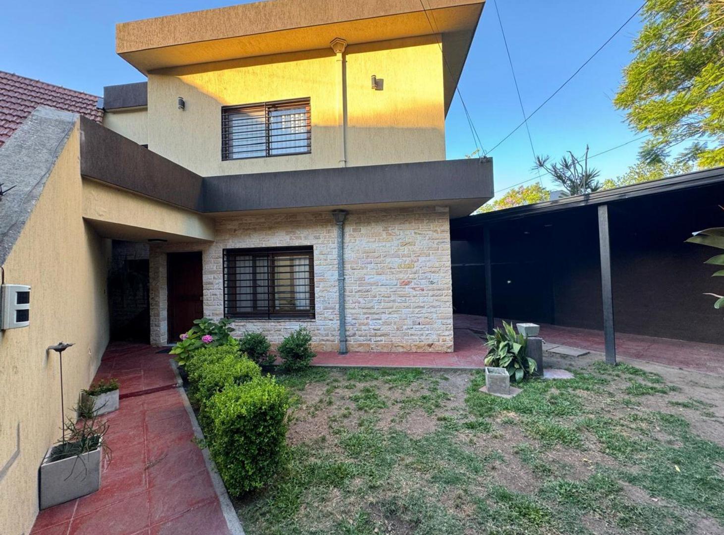 Foto de Casa Venta 4 Ambientes Pileta Berazategui, imagen 1