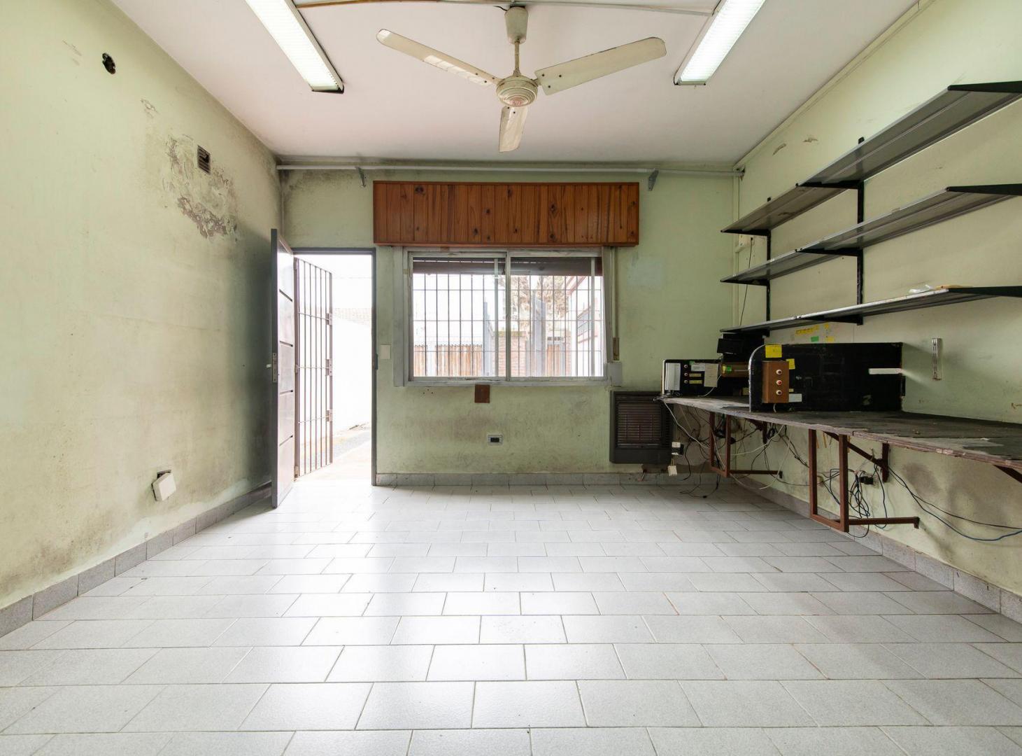 Foto de Venta Casa 5 ambientes en Quilmes, imagen 2