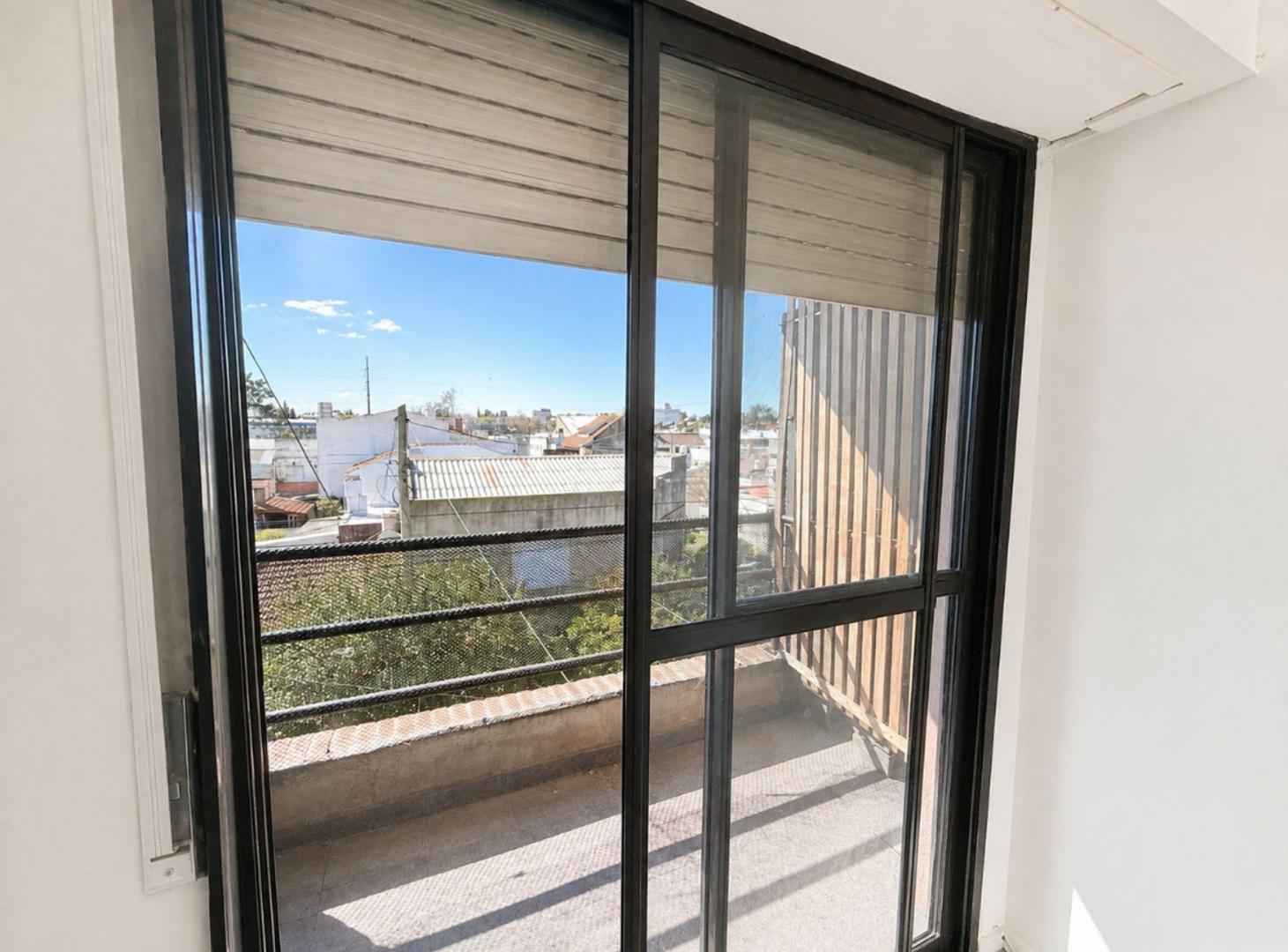 Foto de Alquiler en Bernal 3 ambientes- balcon y cochera, imagen 1