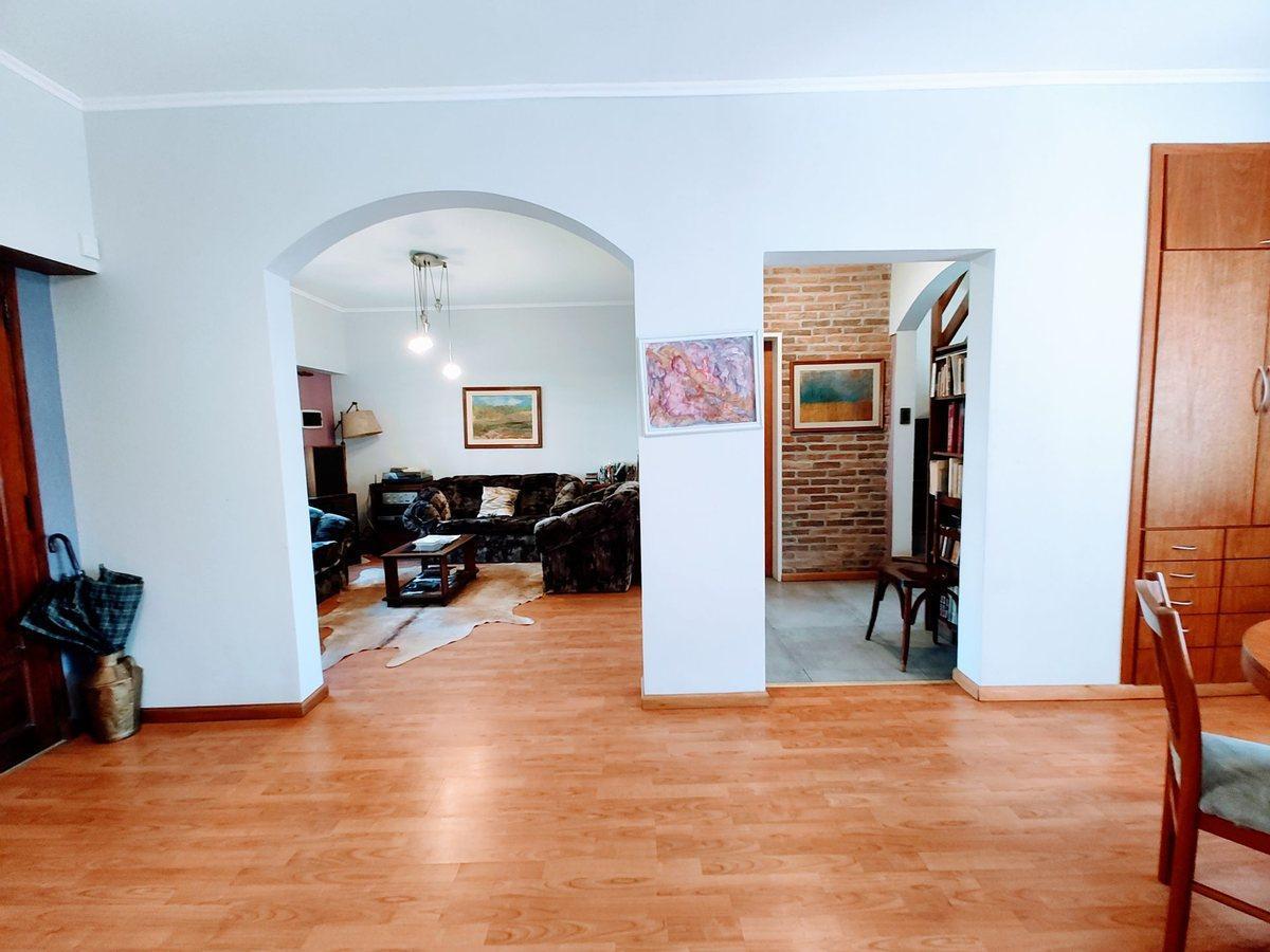Foto de Casa 5 amb en Quilmes Oeste c patio ACEPTA PERMUTA, imagen 2