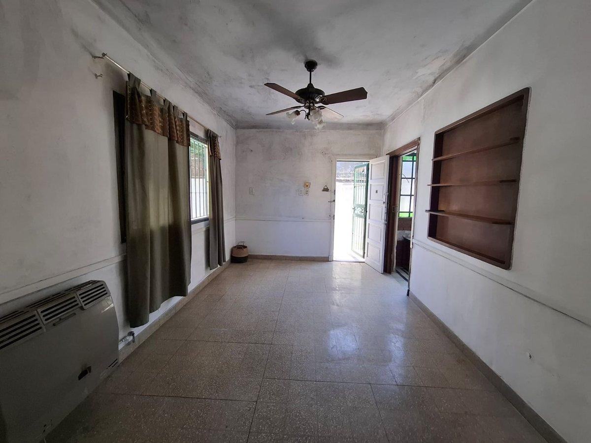 Foto de VENTA PH 4 AMB CON PATIO A RECICLAR APTO CRÉDITO, imagen 2