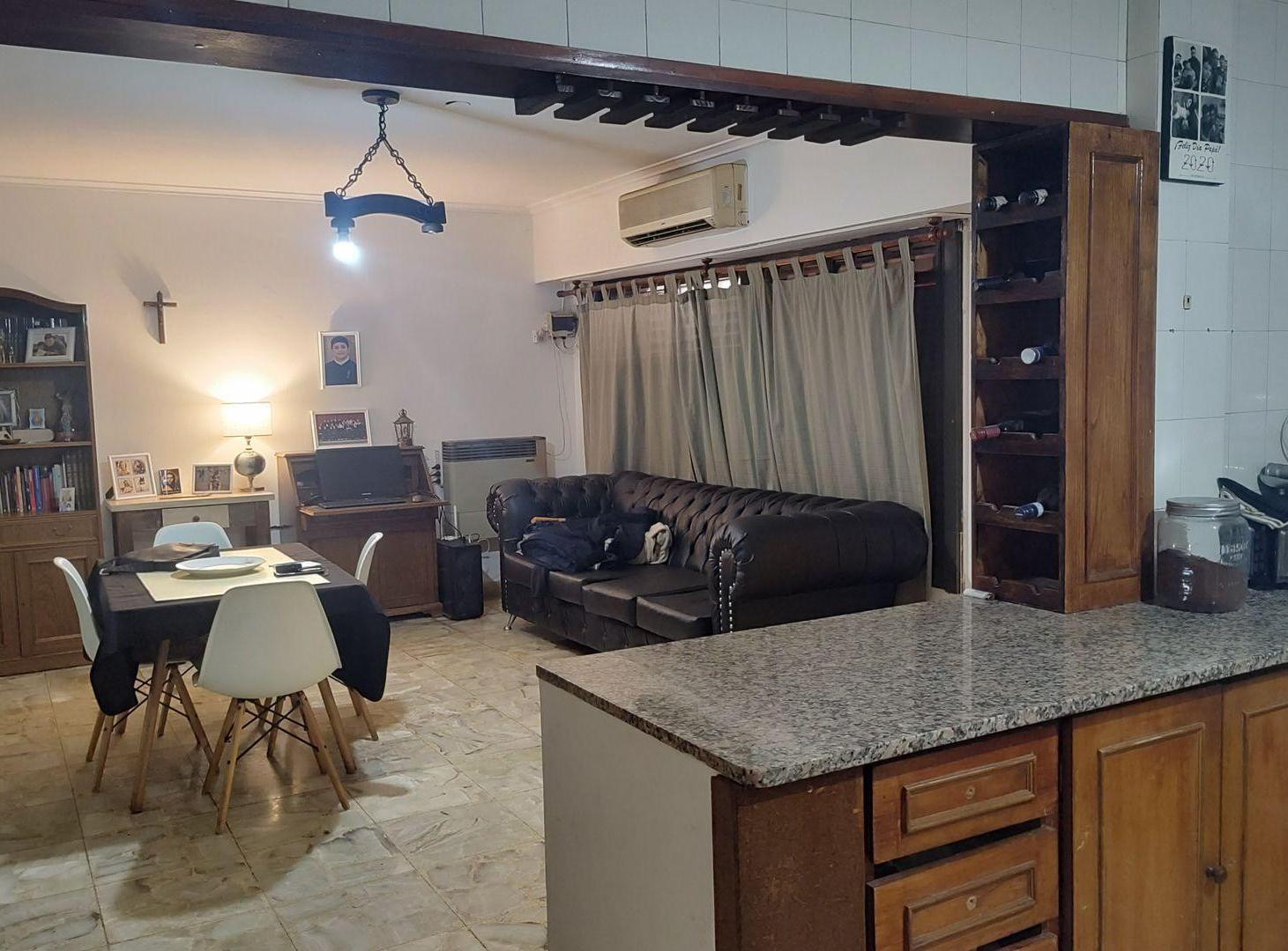 Foto de VENTA CASA 5 AMB. VALENTIN ALSINA PILETA QUINCHO, imagen 4