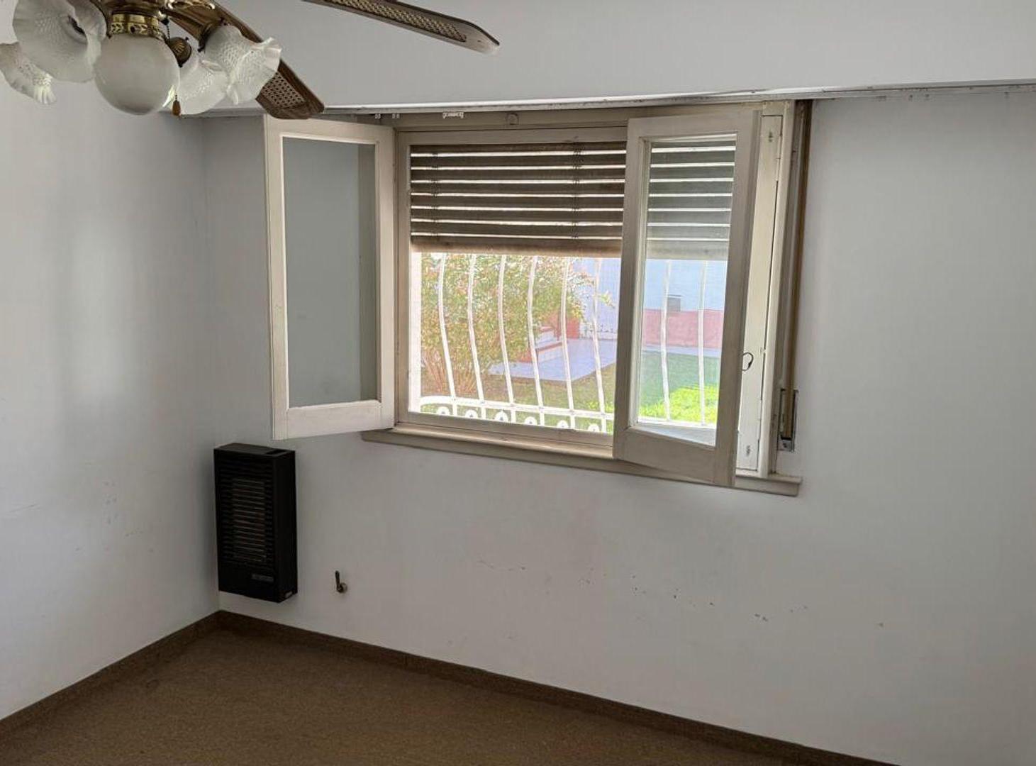 Foto de Casa 3 ambientes con patio Quilmes Oeste, imagen 4