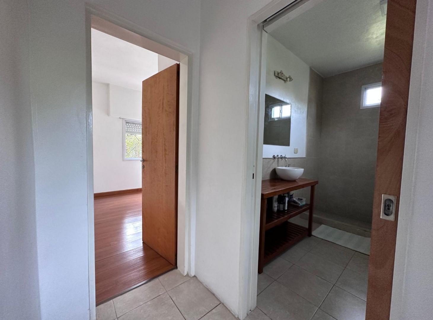Foto de VENTA CASA JARDIN COCHERA FLORENCIO VARELA, imagen 3