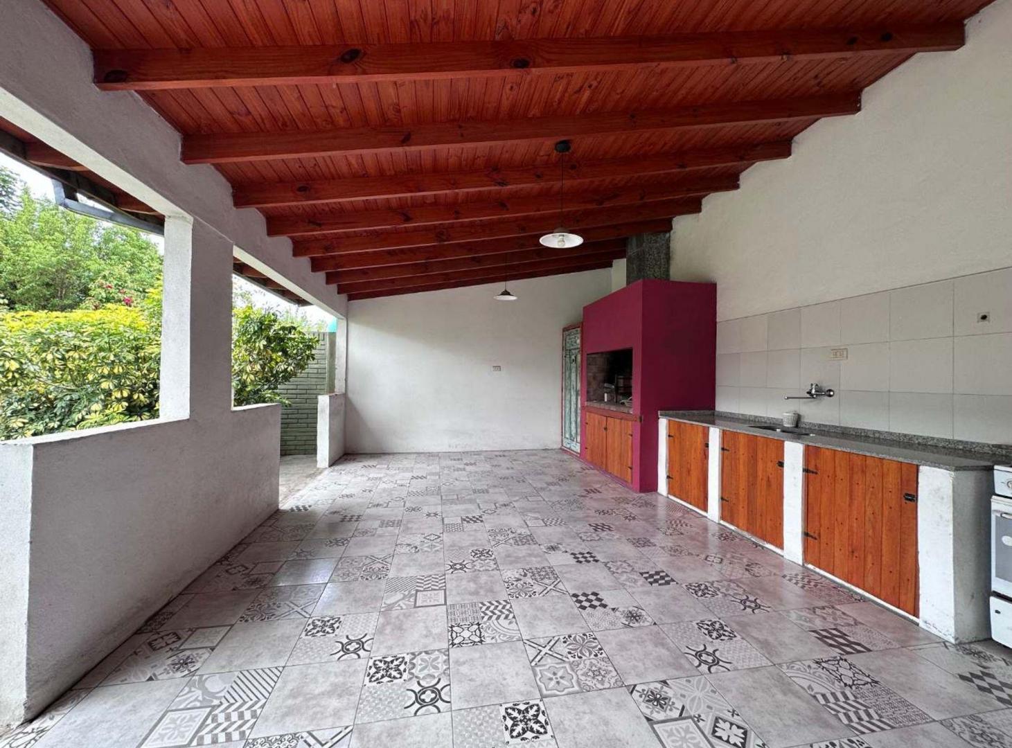 Foto de VENTA CASA JARDIN COCHERA FLORENCIO VARELA, imagen 1