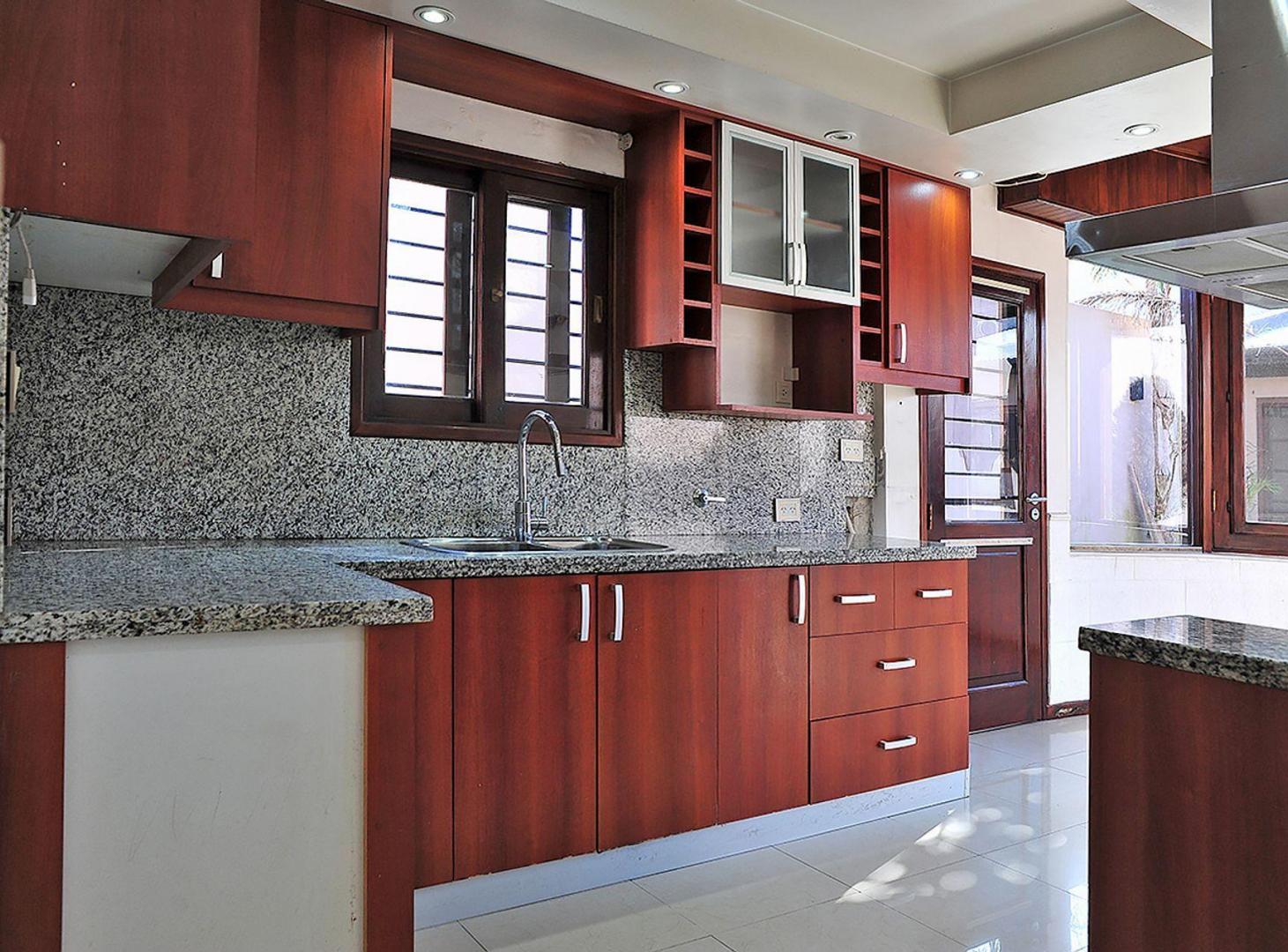 Foto de VENTA CASA 7 AMB - COCHERA,JARDIN Y QUINCHO, imagen 5