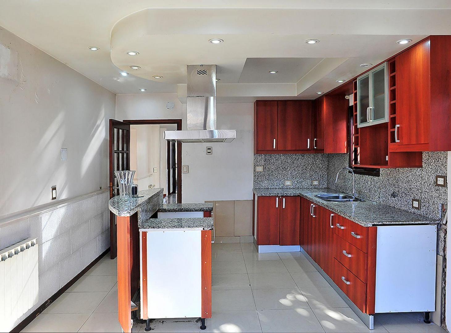 Foto de VENTA CASA 7 AMB - COCHERA,JARDIN Y QUINCHO, imagen 3