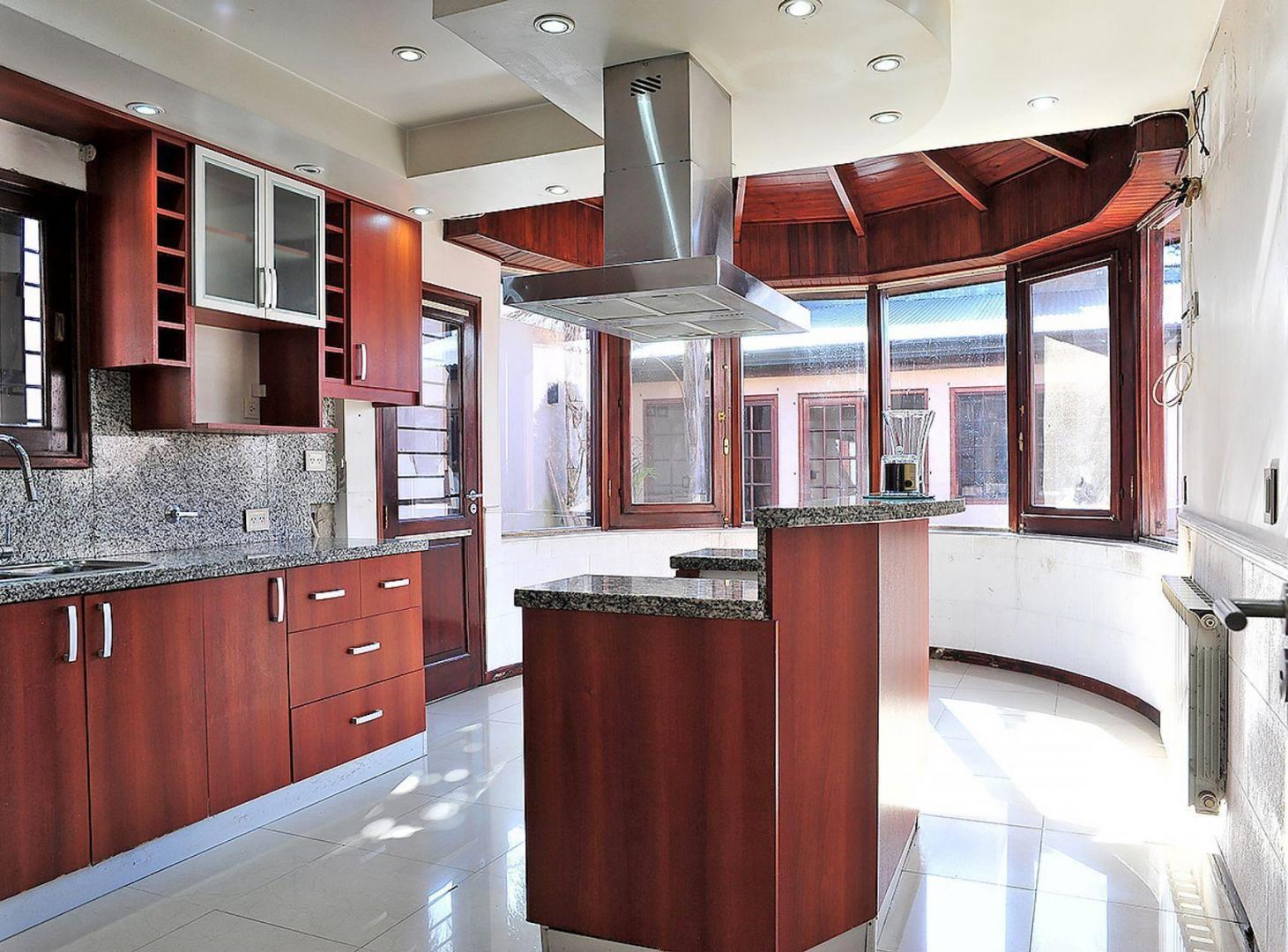 Foto de VENTA CASA 7 AMB - COCHERA,JARDIN Y QUINCHO, imagen 1