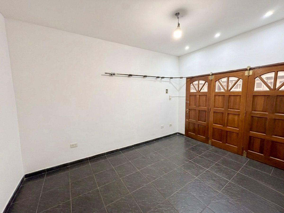 Foto de Venta Casa 3 amb + altillo + cochera Quilmes Oeste, imagen 3