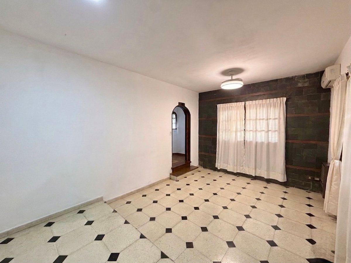 Foto de Venta Casa 3 amb + altillo + cochera Quilmes Oeste, imagen 4