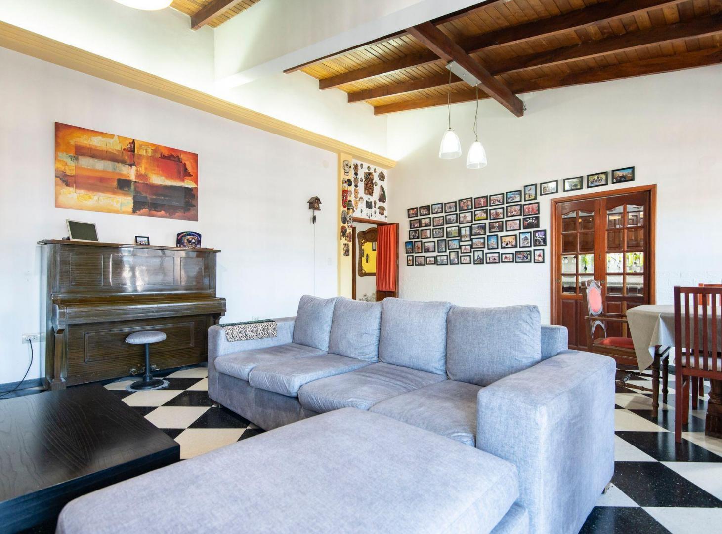 Foto de Venta Dos Casas con Cochera Quilmes, imagen 4