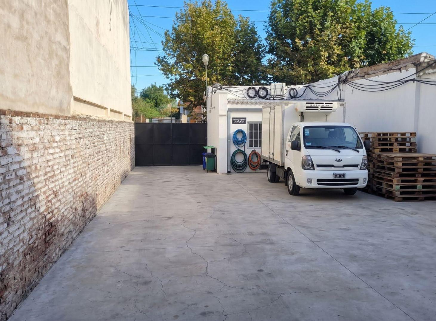 Foto de VENTA GALPON COMERCIAL OFICINA TRIFASICA QUILMES, imagen 3
