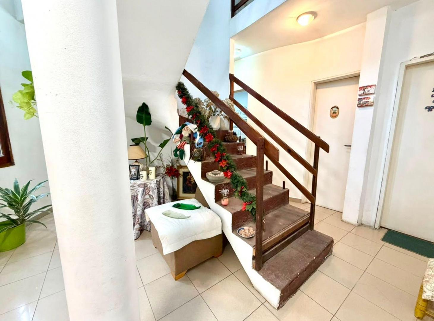 Foto de VENTA CASA 5 AMB C/ DOBLE COCHERA Y PATIO QUILMES, imagen 3