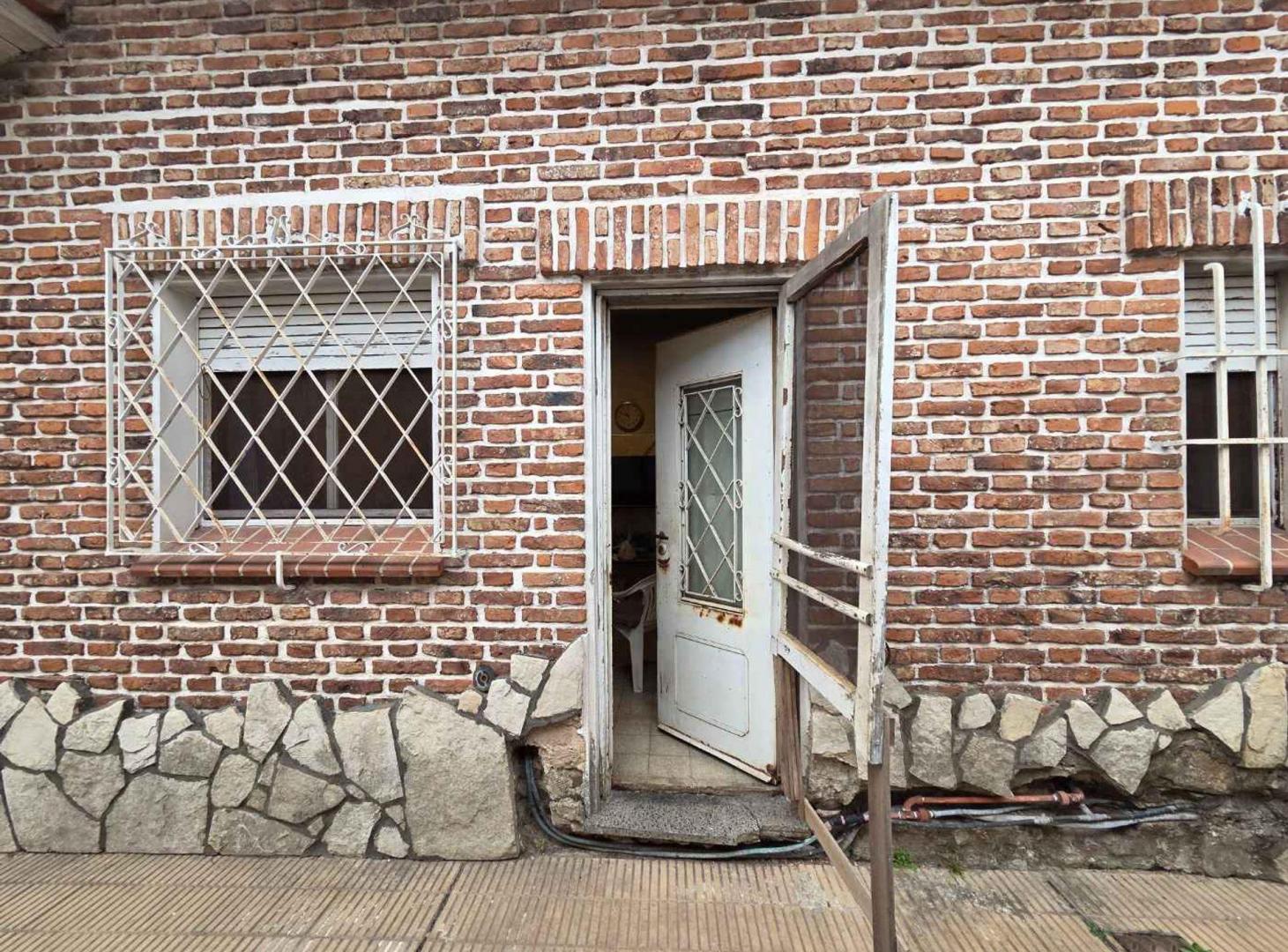 Foto de VENTA CASA 3 AMBIENTES A RECICLAR QUILMES OESTE, imagen 2