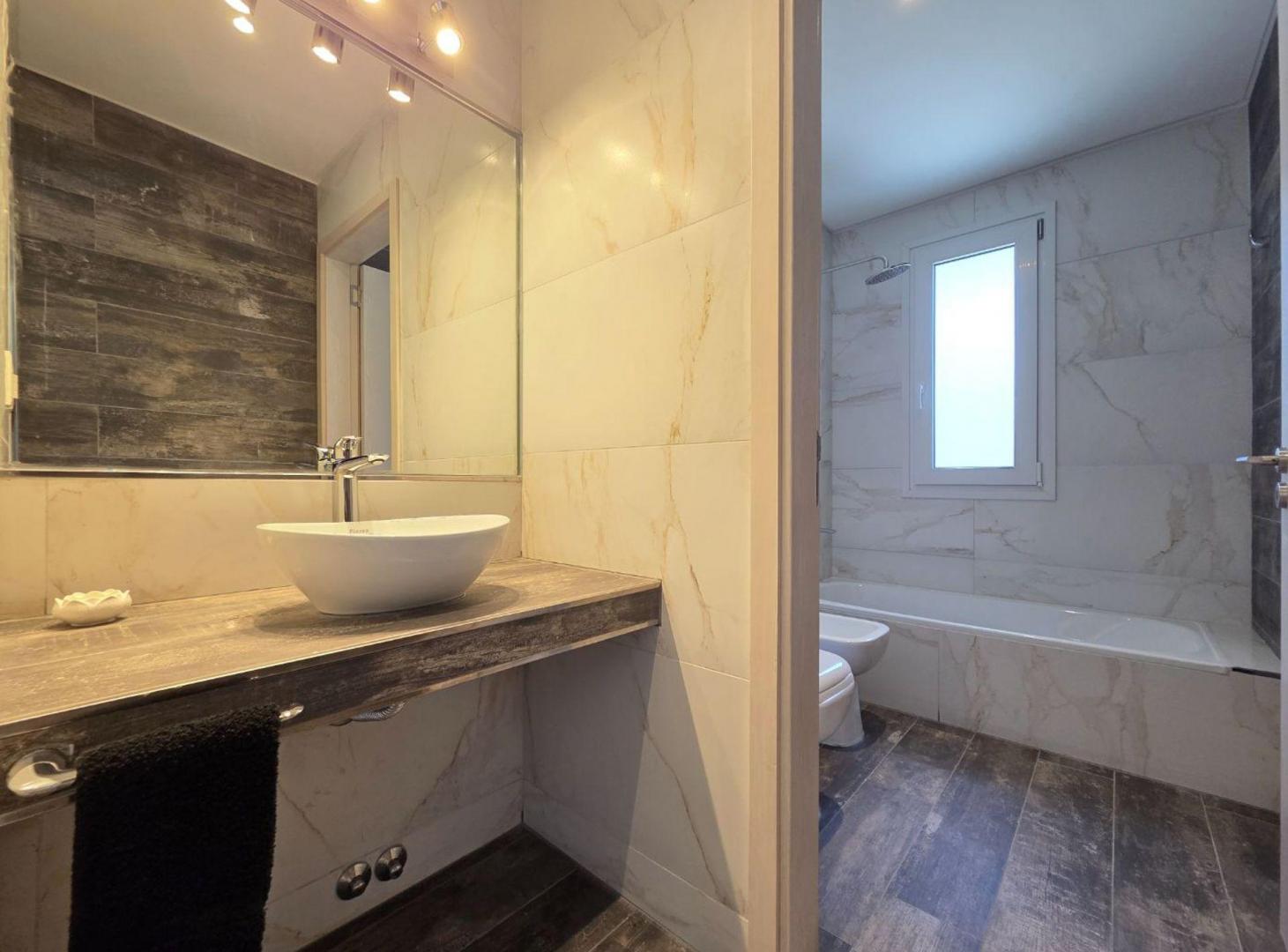 Foto de VENTA CASA 4 AMBIENTES EN MIRALAGOS 1 - LA PLATA, imagen 4