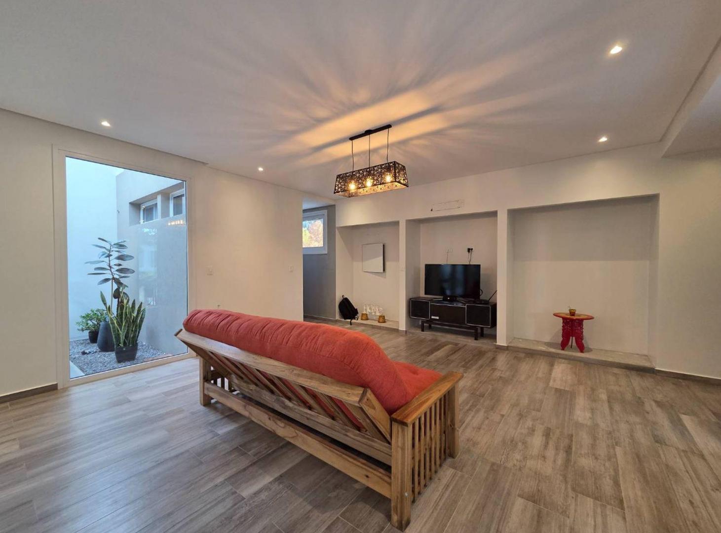 Foto de VENTA CASA 4 AMBIENTES EN MIRALAGOS 1 - LA PLATA, imagen 3