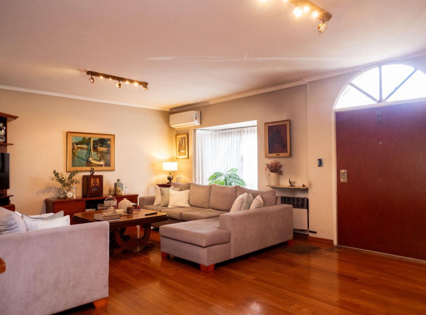Foto de VENTA CASA 4 AMBIENTES APTA CREDITO QUILMES, imagen 1