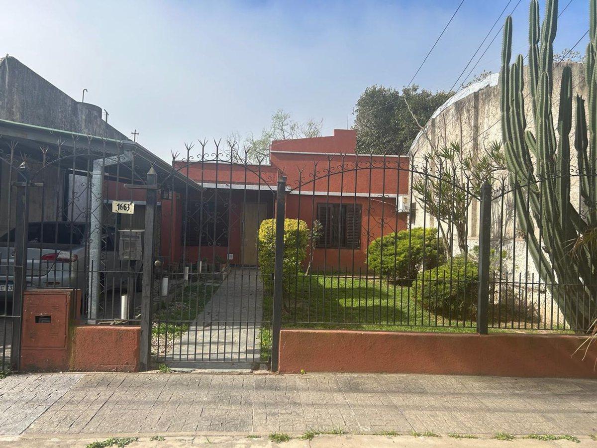 Foto de CASA EN VENTA 5 AMBIENTES CON PATIO BERNAL, imagen 2