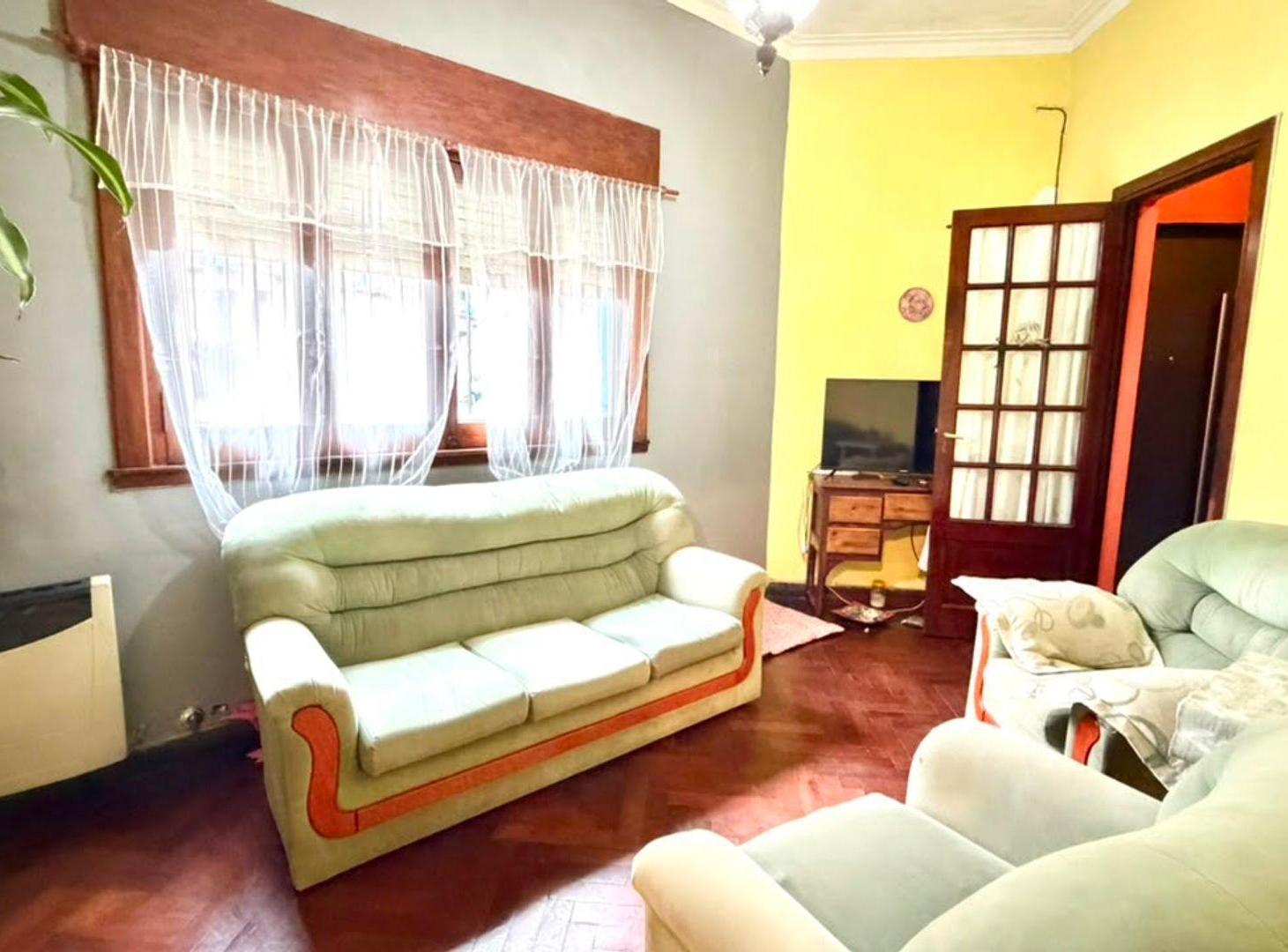 Foto de VENTA CASA MULTIFAMILIAR EN QUILMES OESTE, imagen 2