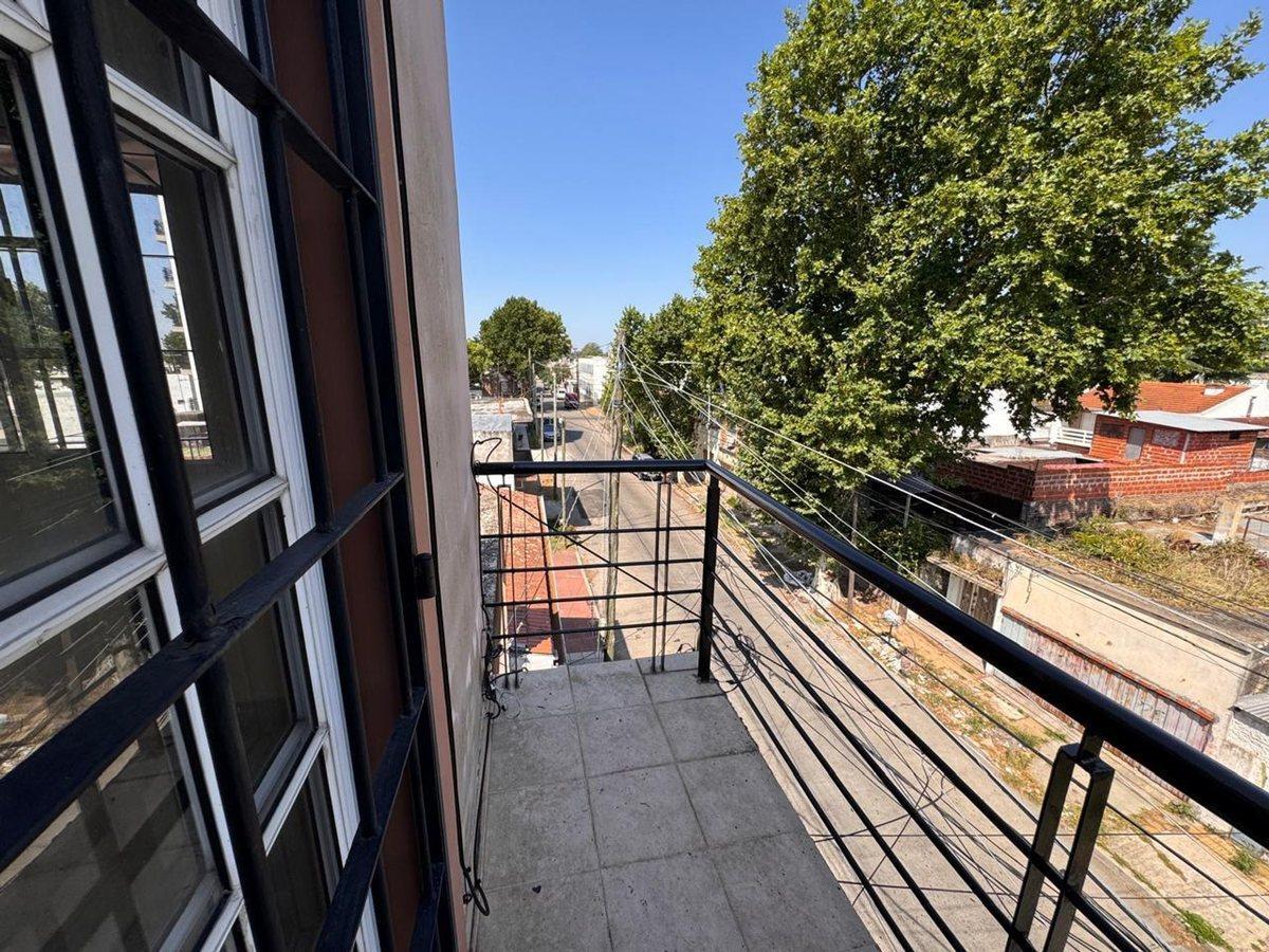 Foto de VENTA DEPTO DOS AMB CON TERRAZA PROPIA EN QUILMES, imagen 3