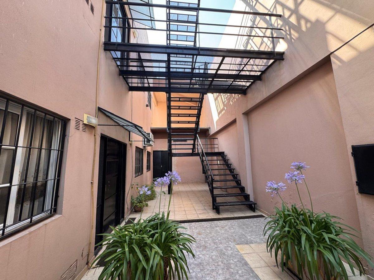 Foto de VENTA DEPTO DOS AMB CON TERRAZA PROPIA EN QUILMES, imagen 5