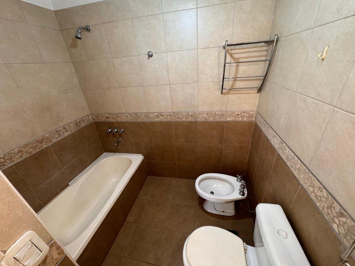 Foto de VENTA DEPTO DOS AMB CON TERRAZA PROPIA EN QUILMES, imagen 4