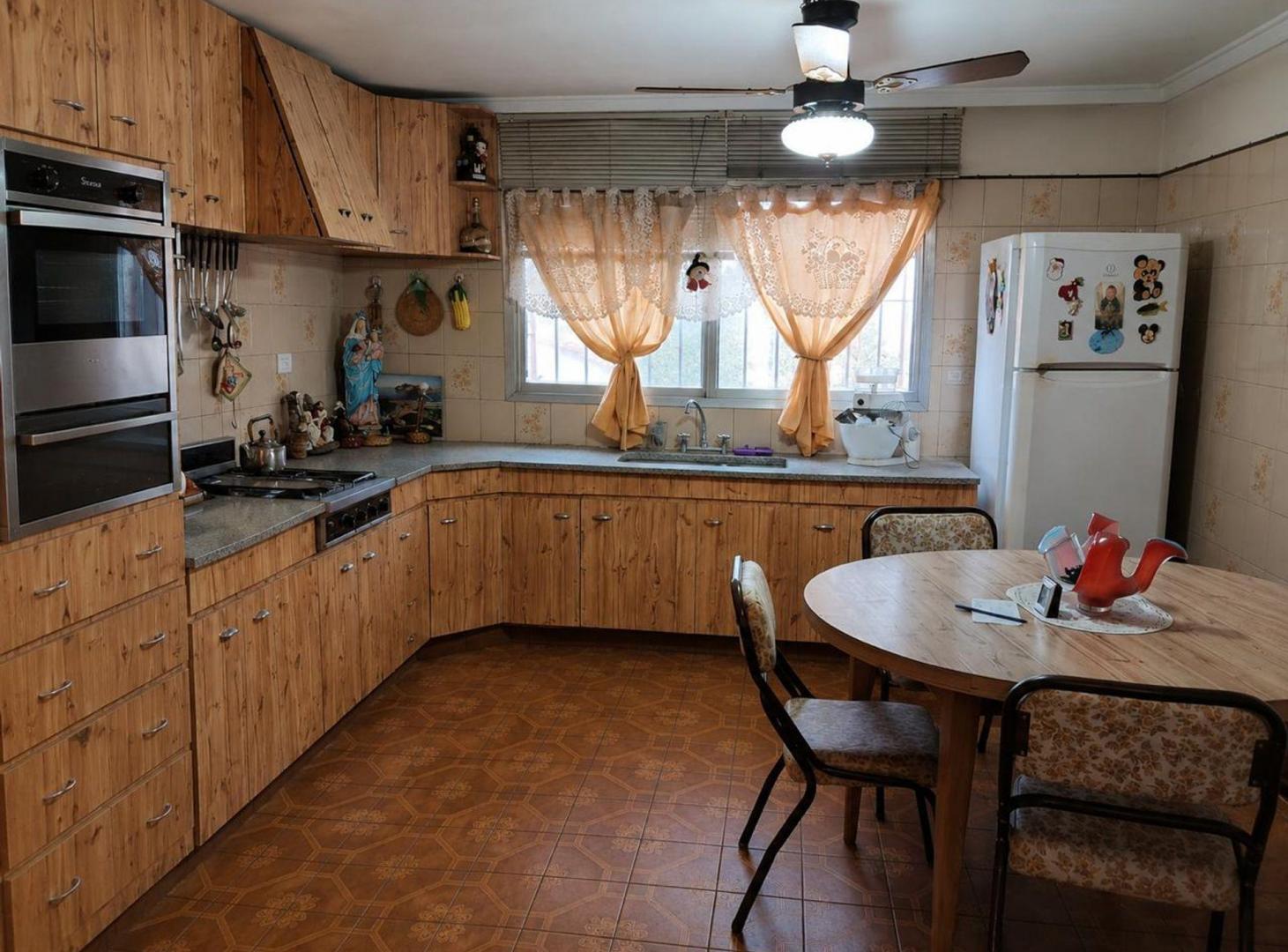 Foto de VENTA CASA, CON DEPARTAMENTOS Y LOCAL COMERCIAL, imagen 3