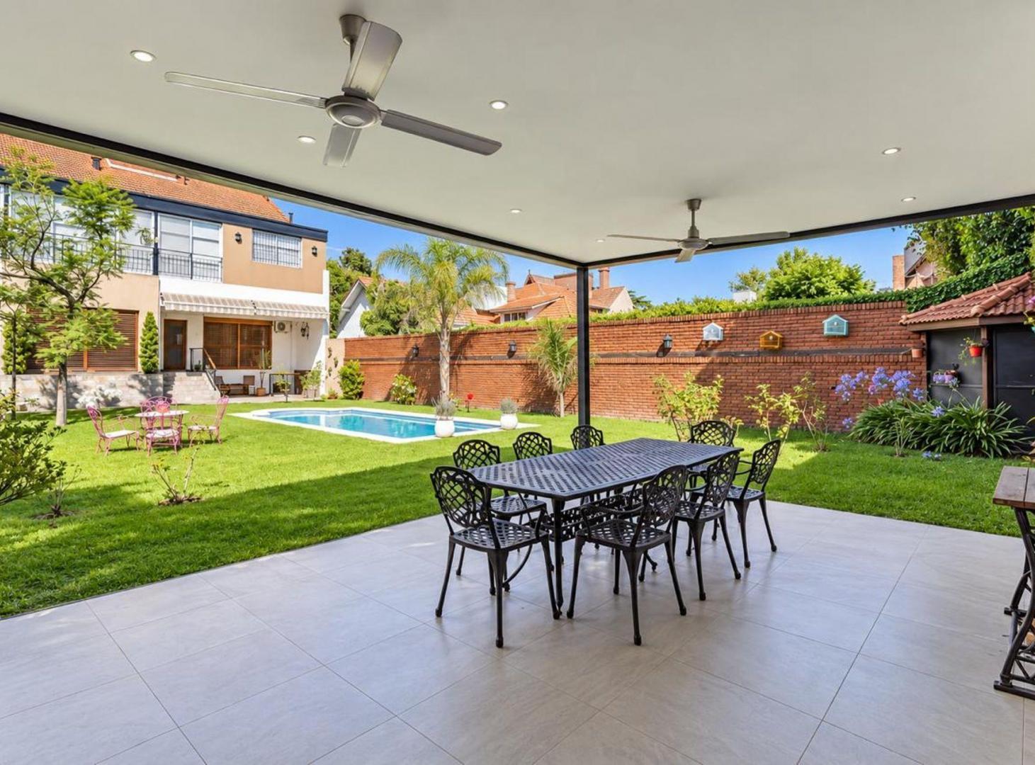 Foto de CASA EN VENTA QUILMES CENTRO CON PILETA Y PARQUE, imagen 1