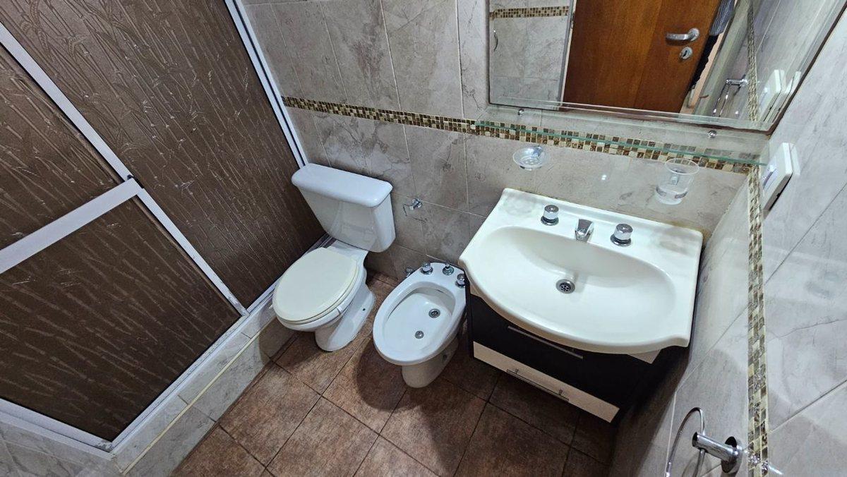 Foto de VENTA DEPARTAMENTO 2 AMBIENTES CON COCHERA BERNAL, imagen 1