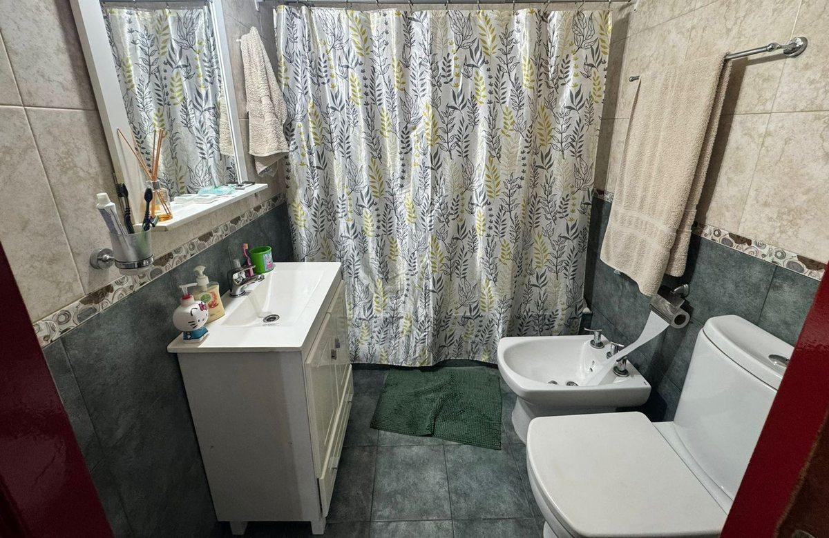 Foto de VENTA CASA 7 AMBIENTE, COCHERA Y PARQUE, BERNAL, imagen 4