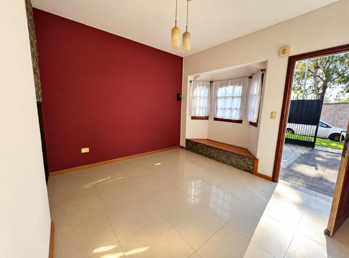 Foto de PH TIPO CASA 4 AMB Y PATIO BARRANCAS DE QUILMES, imagen 1