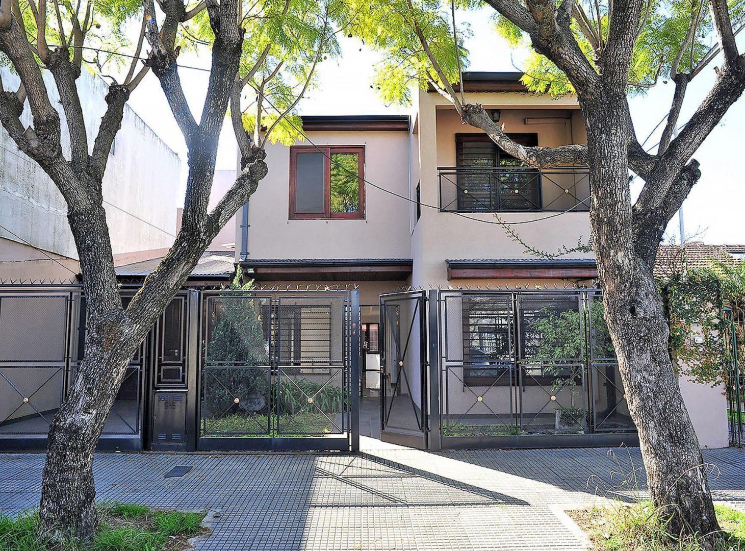 Foto de ALQUILER CASA 7 AMB - COCHERA,JARDIN Y QUINCHO, imagen 4