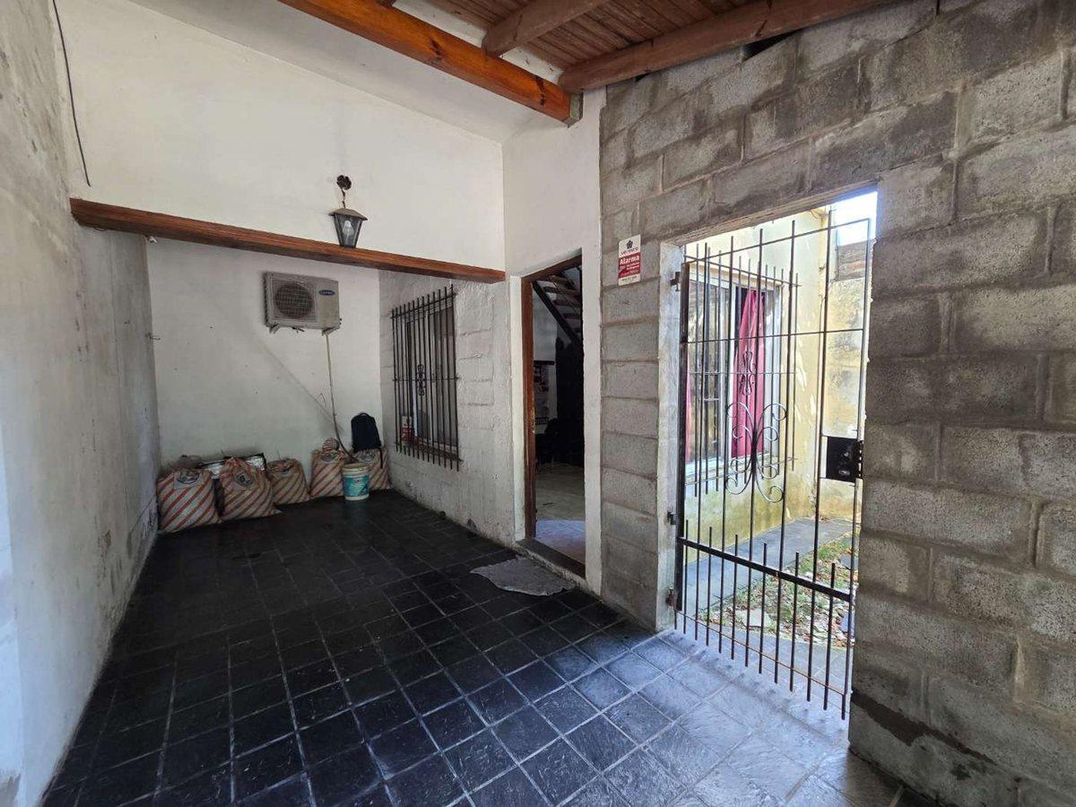 Foto de VENTA DUPLEX 4 AMBIENTES CON COCHERA QUILMES OESTE, imagen 2