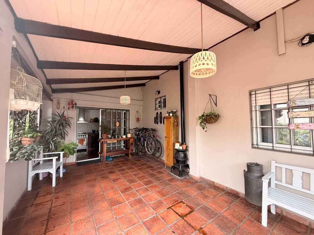 Foto de Venta casa con jardin cochera 3 ambientes Bernal., imagen 4