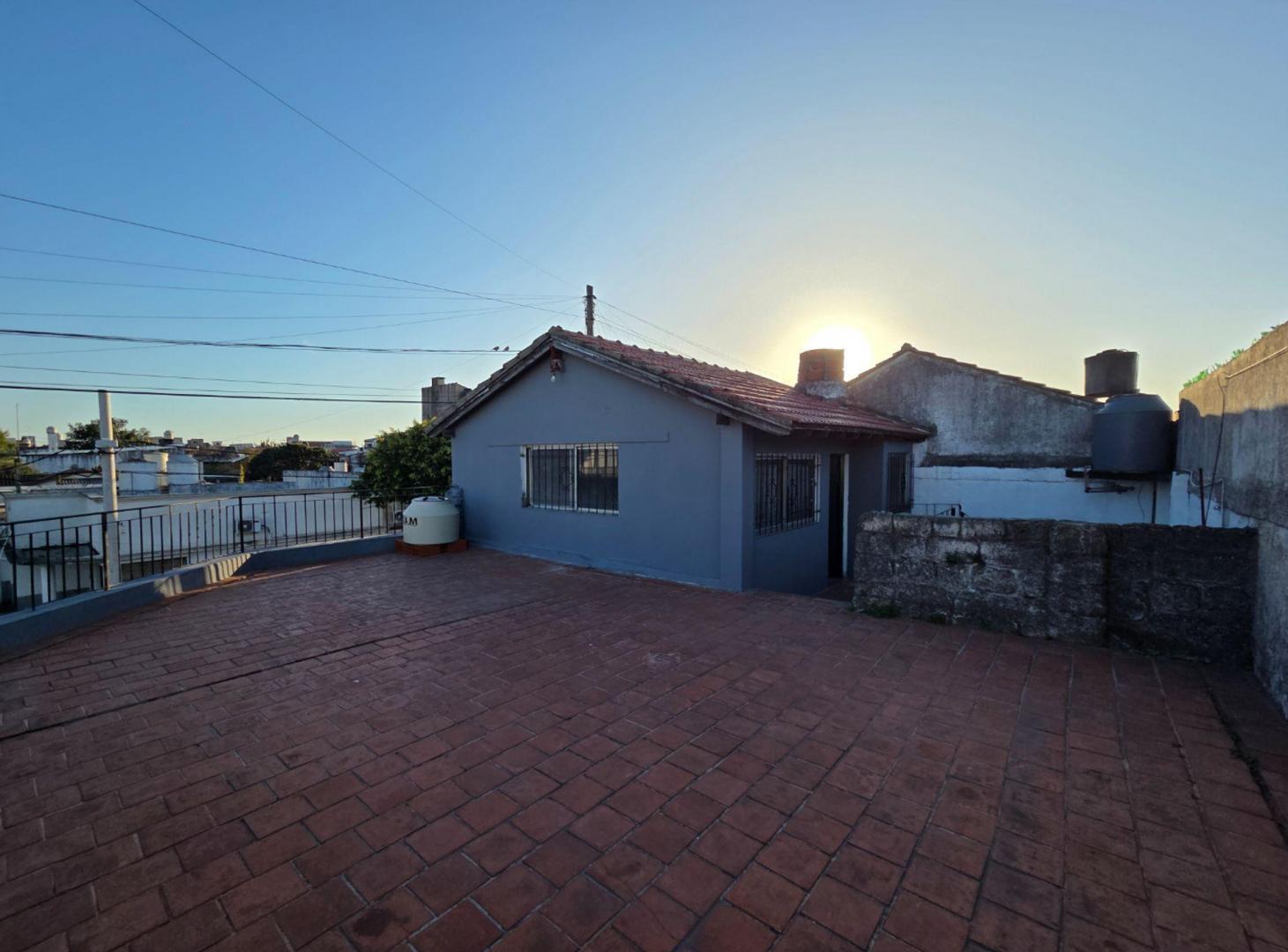 Foto de ALQUILER CASA 3 AMBIENTES CON COCHERA BERNAL OESTE, imagen 2