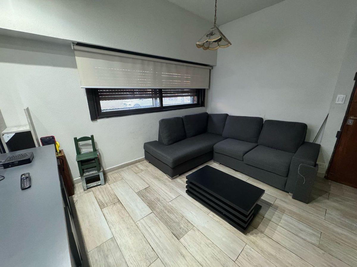 Foto de CASA VENTA BERAZATEGUI 6 AMBIENTE COCHERA PILETA, imagen 3